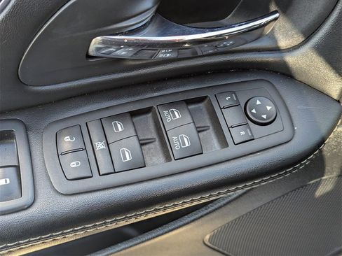 Used 2018 Dodge Grand Caravan SE image 22