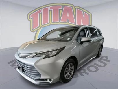 Certified 2021 Toyota Sienna XLE