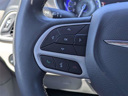 Used 2023 Chrysler Pacifica Touring-L FWD image 26