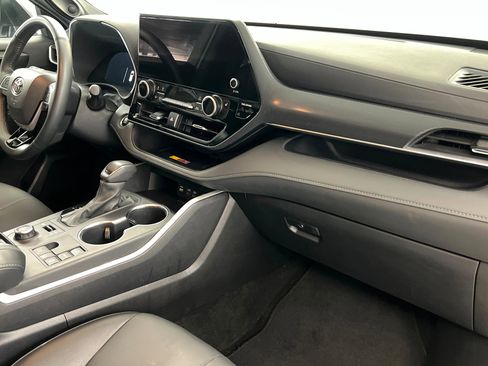 Used 2025 Toyota Highlander XSE AWD/4WD image 25