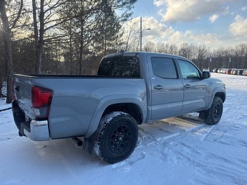Used 2019 Toyota Tacoma SR image 11