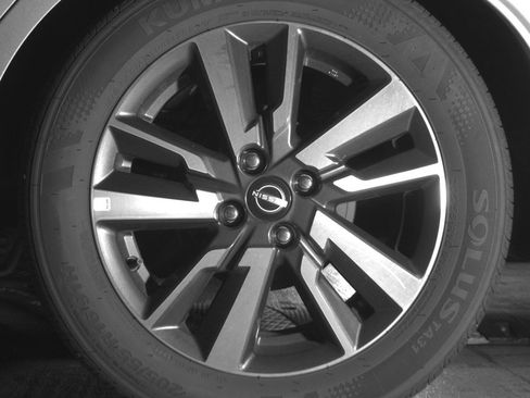 Used 2025 Nissan Versa SV image 14