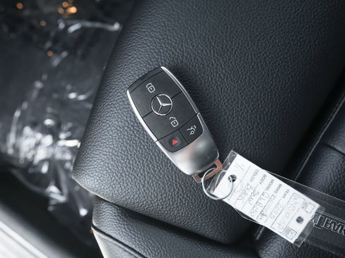 Used 2025 Mercedes-Benz GLB 250 image 47