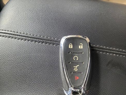 Used 2023 Chevrolet Equinox Premier FWD image 32