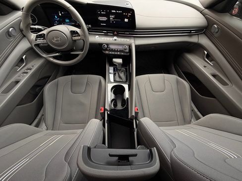 Used 2025 Hyundai Elantra SEL image 28