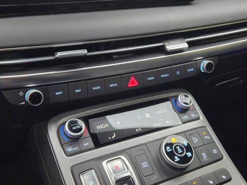Used 2023 Hyundai Palisade Calligraphy image 39