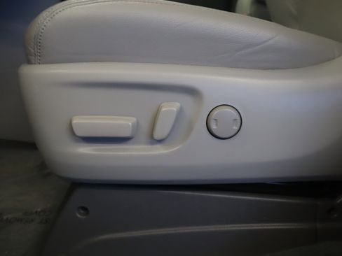 Used 2019 Toyota Sienna XLE image 4