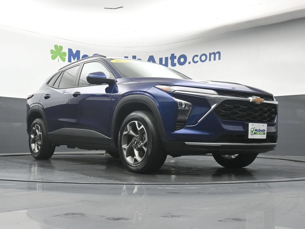 Used 2024 Chevrolet Trax LT w/ Driver Confidence Package FWD image 26