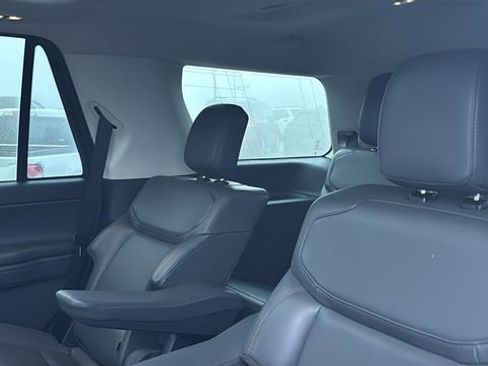 Used 2025 Ford Expedition Active image 27
