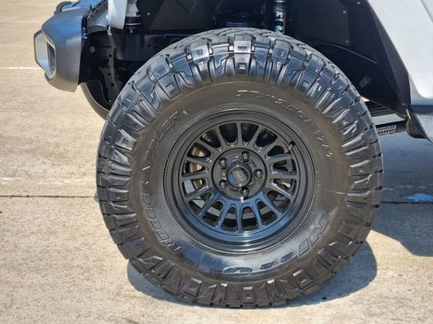 Used 2023 Jeep Gladiator Overland w/ Trailer Tow Package AWD/4WD image 10
