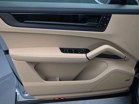 Certified 2025 Porsche Cayenne GTS AWD/4WD image 15