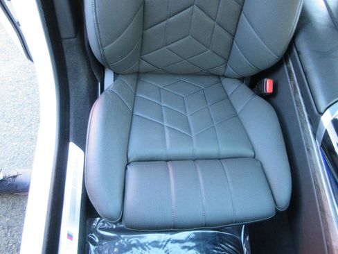 Used 2025 BMW 740i image 25