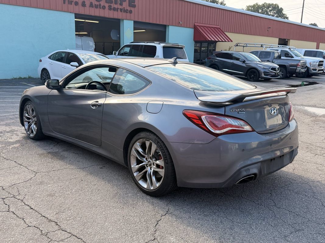 Used 2015 Hyundai Genesis 3.8 RWD image 4