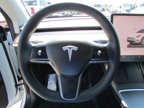 Used 2023 Tesla Model Y Long Range AWD/4WD image 22