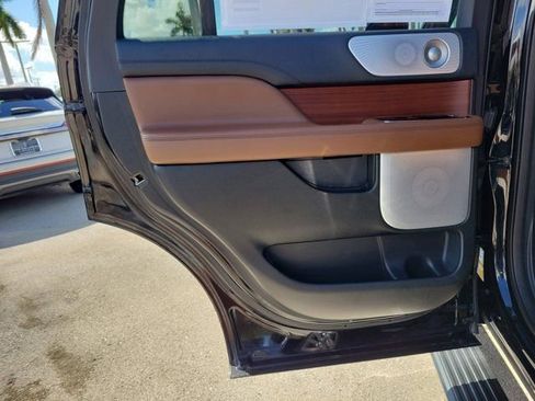 Certified 2023 Lincoln Navigator Reserve AWD/4WD image 14