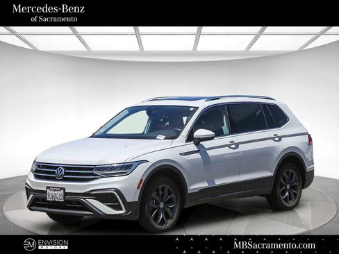 Used 2022 Volkswagen Tiguan SE FWD image 1