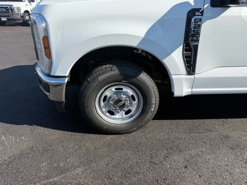 New 2026 Ford F250 XL w/ XL Chrome Package image 26