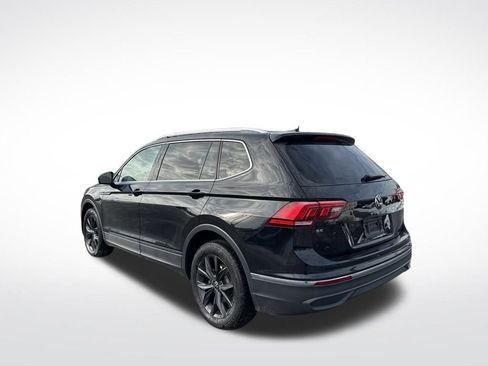 Used 2024 Volkswagen Tiguan SE image 3
