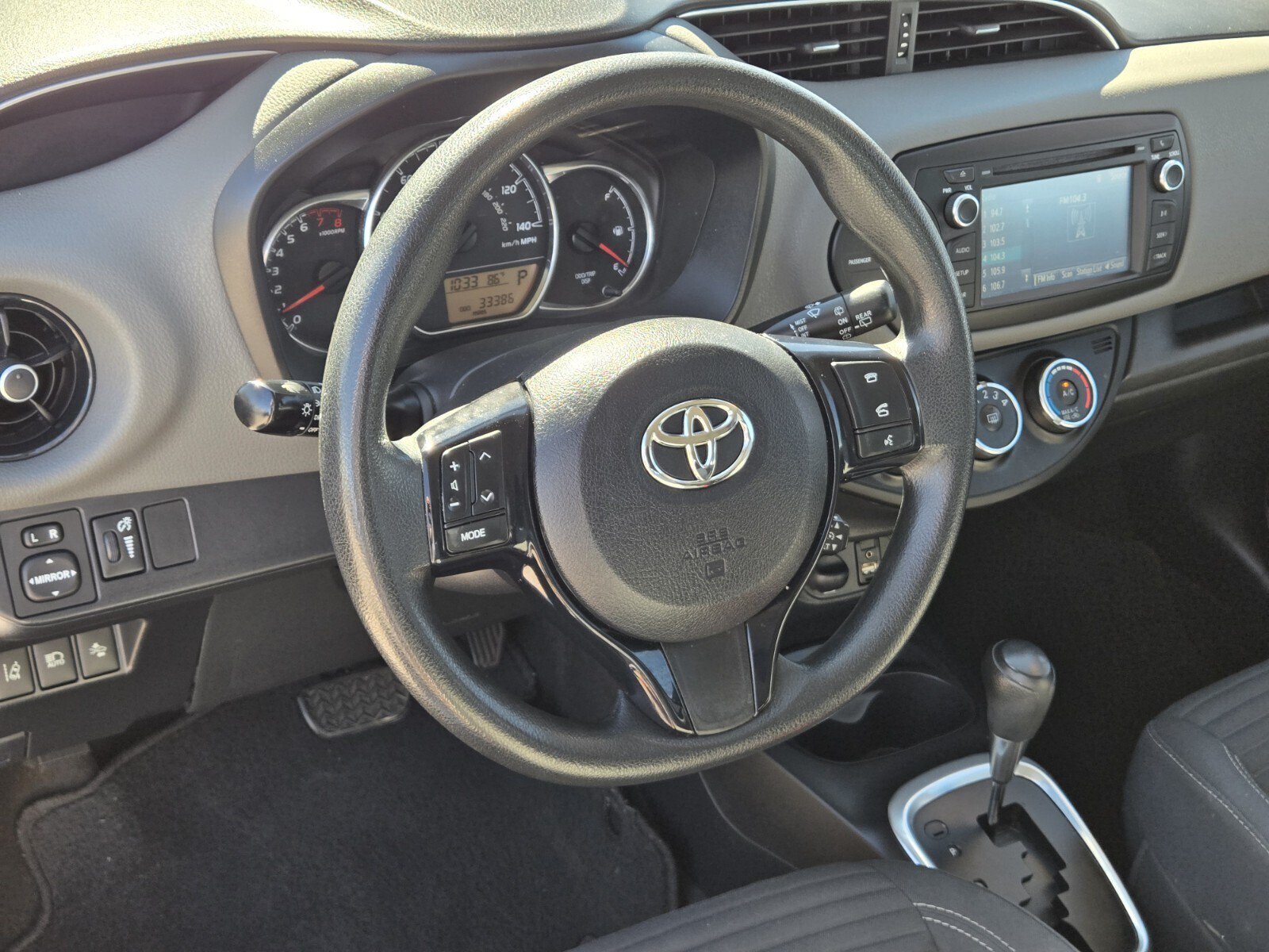 Used 2018 Toyota Yaris LE w/ Carpet Mat Package FWD image 12