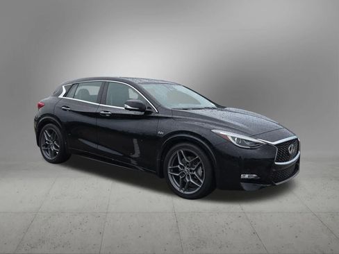 Used 2017 INFINITI QX30 Sport w/ Sport Leather Package FWD image 8