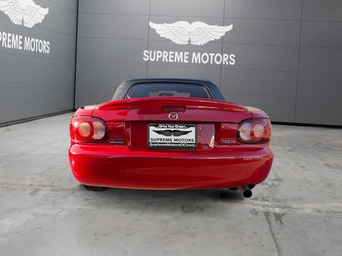 Used 2004 MAZDA MX-5 Miata w/ Convenience Pkg image 4