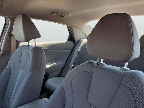 Certified 2024 Hyundai Elantra SE image 8