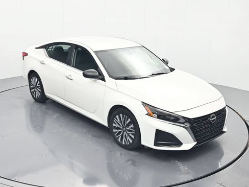 Certified 2025 Nissan Altima 2.5 SV FWD image 29