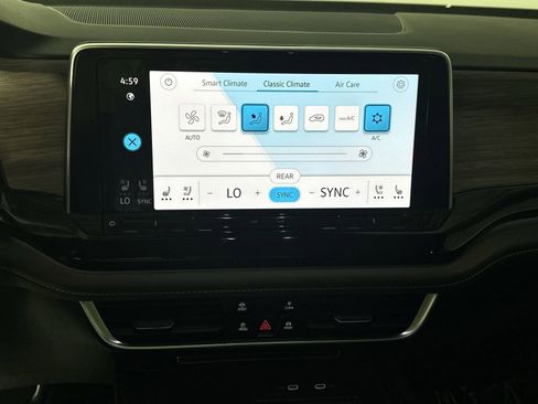 Used 2025 Volkswagen Atlas SEL AWD/4WD image 21
