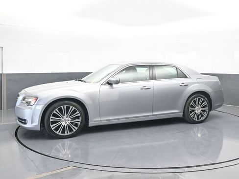 Used 2014 Chrysler 300 S image 2