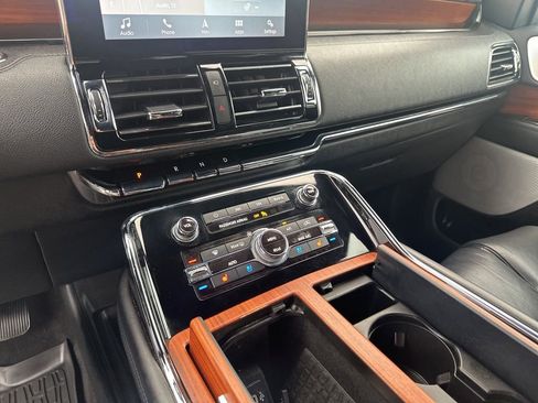 Used 2019 Lincoln Navigator L Reserve image 36
