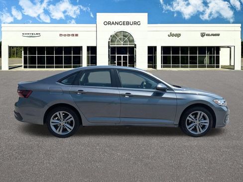 Used 2024 Volkswagen Jetta SE FWD image 9