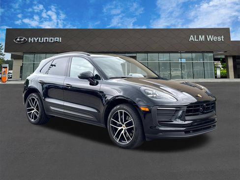 Used 2023 Porsche Macan AWD/4WD image 3