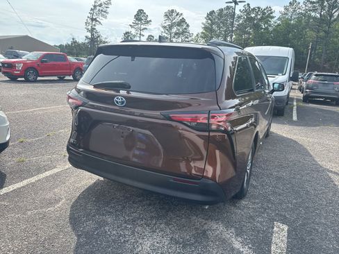 Used 2022 Toyota Sienna XLE FWD image 7
