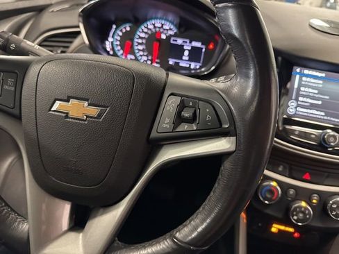 Used 2019 Chevrolet Trax LT w/ LT Convenience Package AWD/4WD image 19