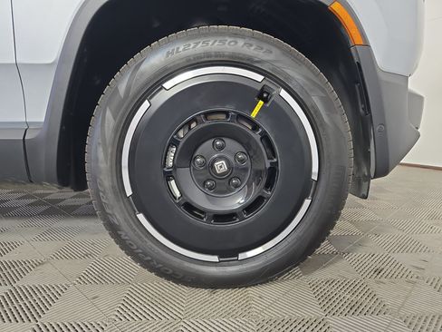 Used 2025 Rivian R1S Adventure AWD/4WD image 11