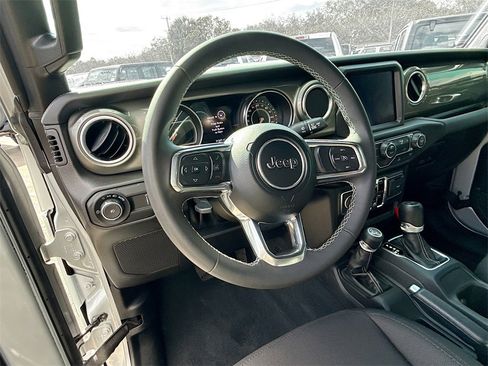 Used 2023 Jeep Wrangler Sahara image 12