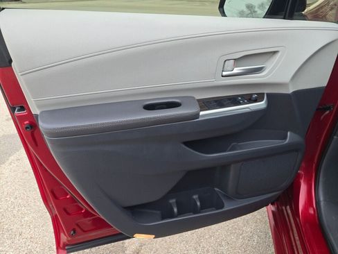 Used 2023 Toyota Sienna XLE image 24