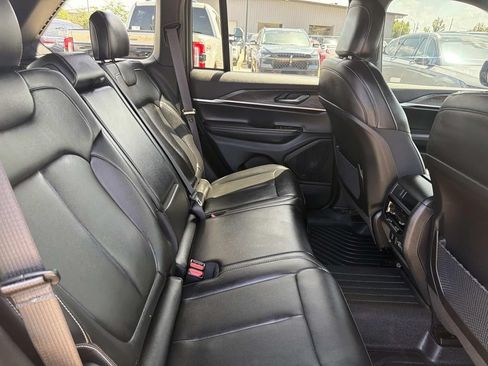 Used 2025 Jeep Grand Cherokee Limited w/ Trailer Tow Package RWD image 12