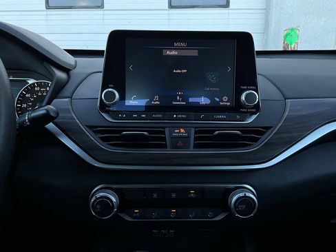 Used 2025 Nissan Altima 2.5 SV image 25