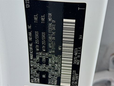 Used 2024 Toyota Grand Highlander Limited image 31