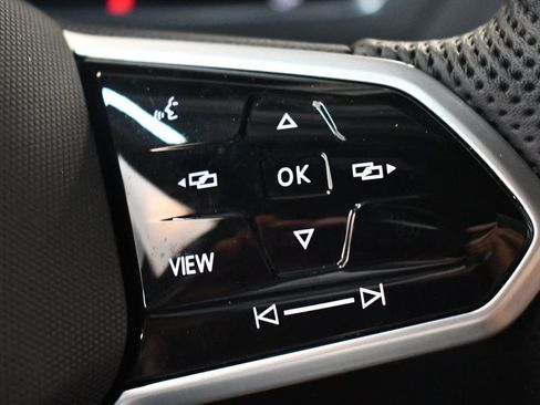 Used 2022 Volkswagen Tiguan SE R-Line image 40