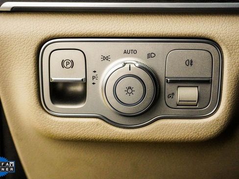 Used 2022 Mercedes-Benz GLE 580 4MATIC w/ Night Package image 32