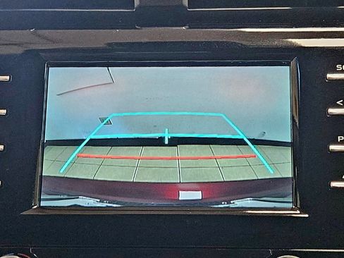 Used 2018 Toyota Camry SE image 18