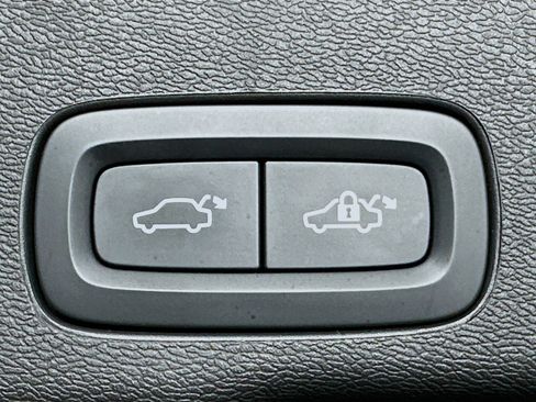 Used 2025 Volvo XC60 B5 Core image 31