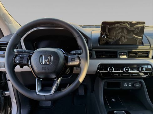 Used 2025 Honda Pilot EX-L image 10