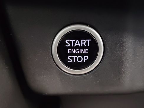 Used 2022 Nissan Rogue SV image 32