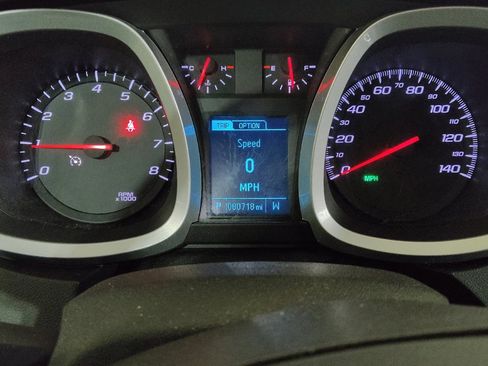 Used 2017 Chevrolet Equinox LS image 23