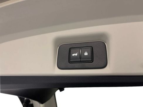 Used 2023 Nissan Ariya AWD image 16