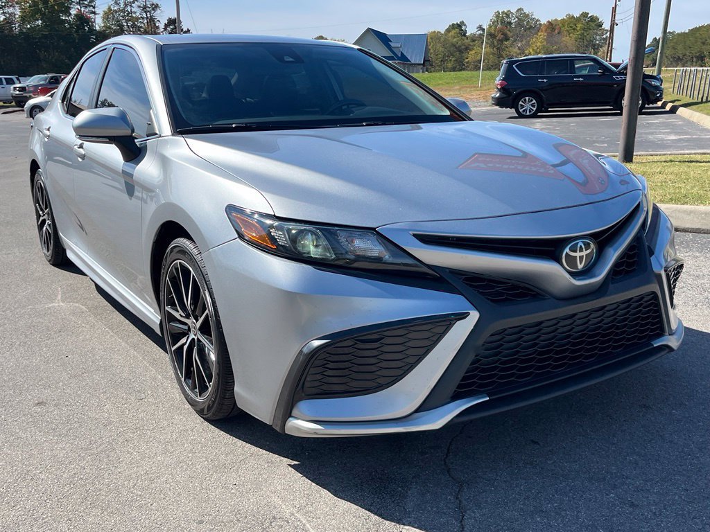 Used 2022 Toyota Camry SE FWD image 3