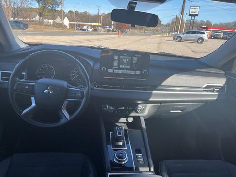 Used 2024 Mitsubishi Outlander SE image 30